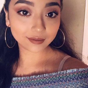 Meet your Posher, Perla